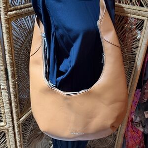 Elegant Tan Leather Shoulder Bag